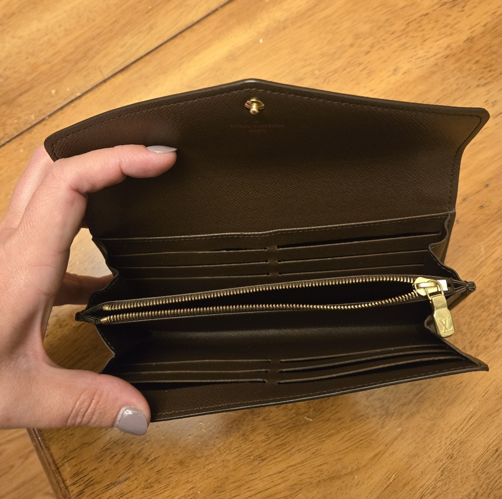 Louis Vuitton Sarah Wallet - Picture 3 of 5